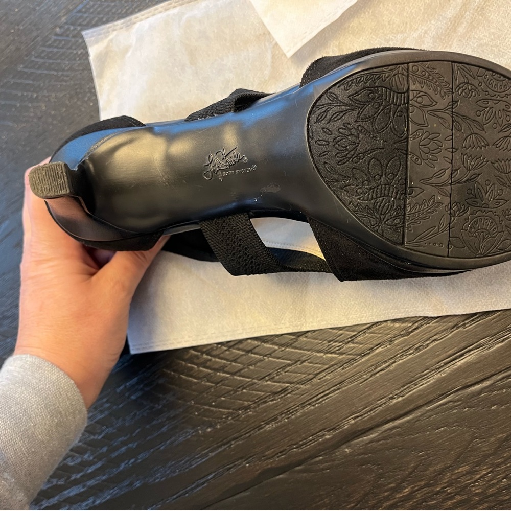 LIKE NEW LIFESTRIDE HEELS, BLACK SIZE 11 - Picture 7 of 7